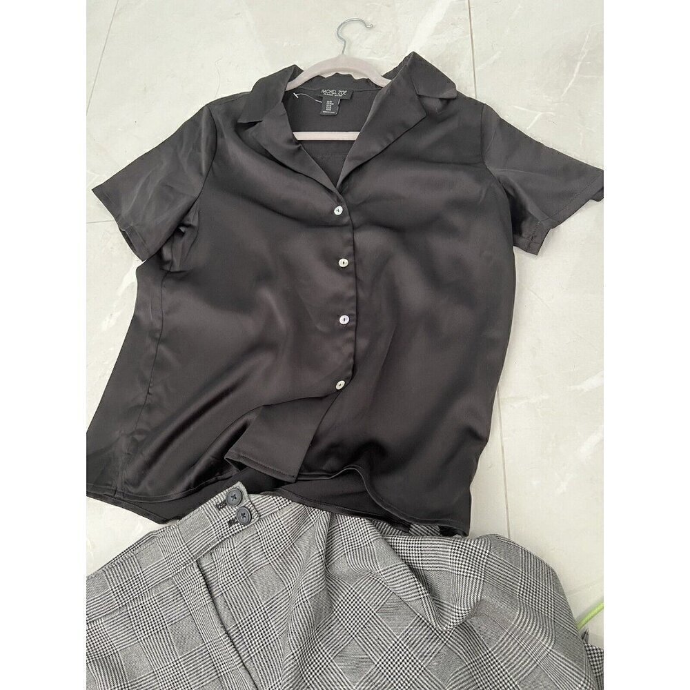NEW Rachel Zoe Silky-smooth blouse Top MEDIUM Black Pockets abalone buttons - Picture 6 of 9